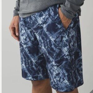 Lululemon Geometric Printed Shorts Mens Medium in City Sights Navy Blue/Gray